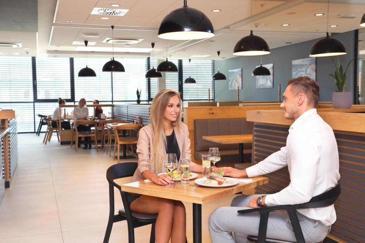 Hotel Smetanova Всетин Экстерьер фото